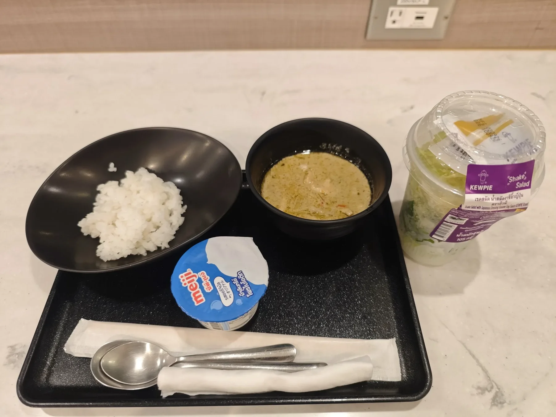 スワンナプーム国際空港のサクララウンジで利用した食事