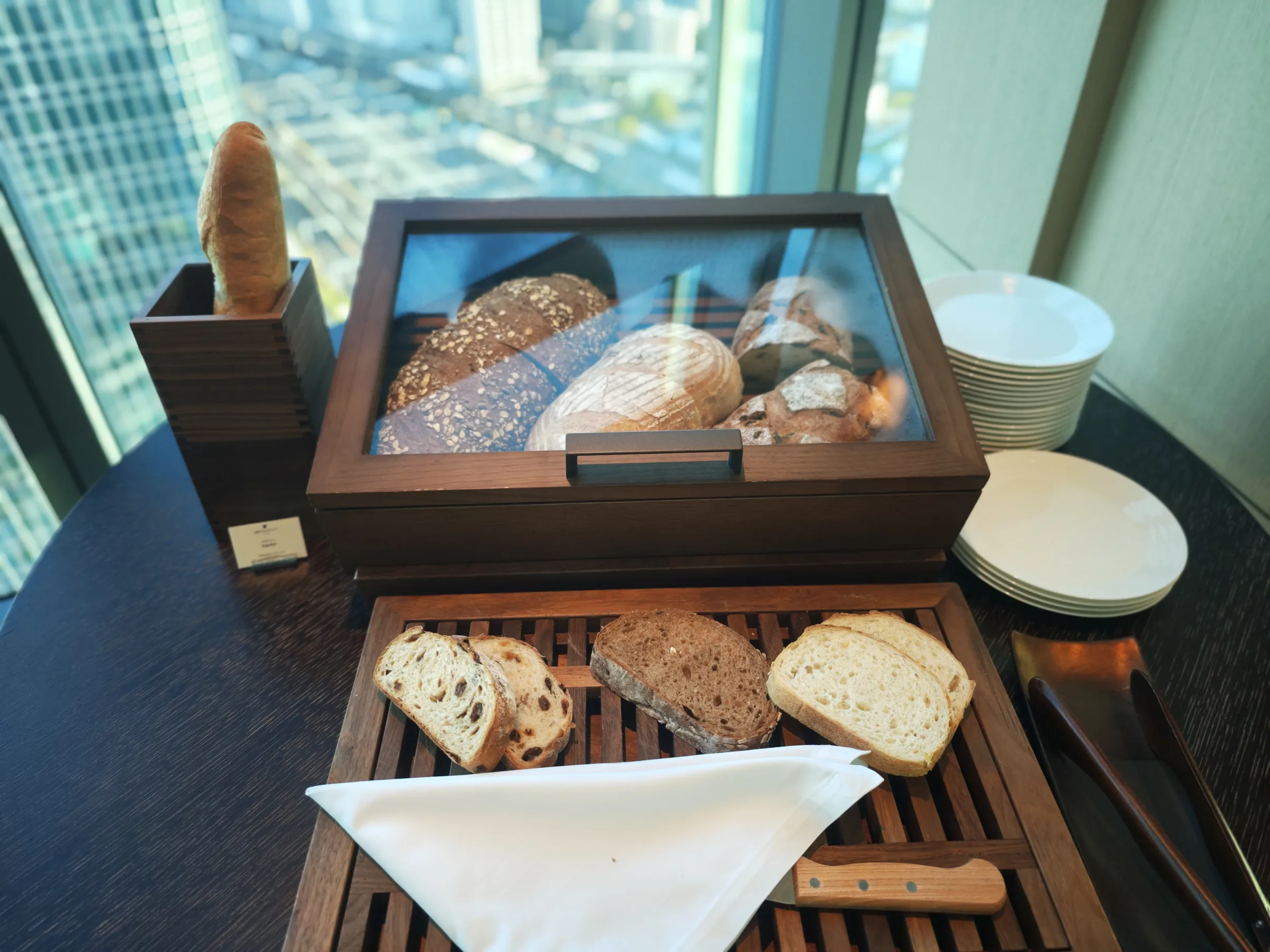 ラウンジ朝食のスライスパン(2025年下半期)