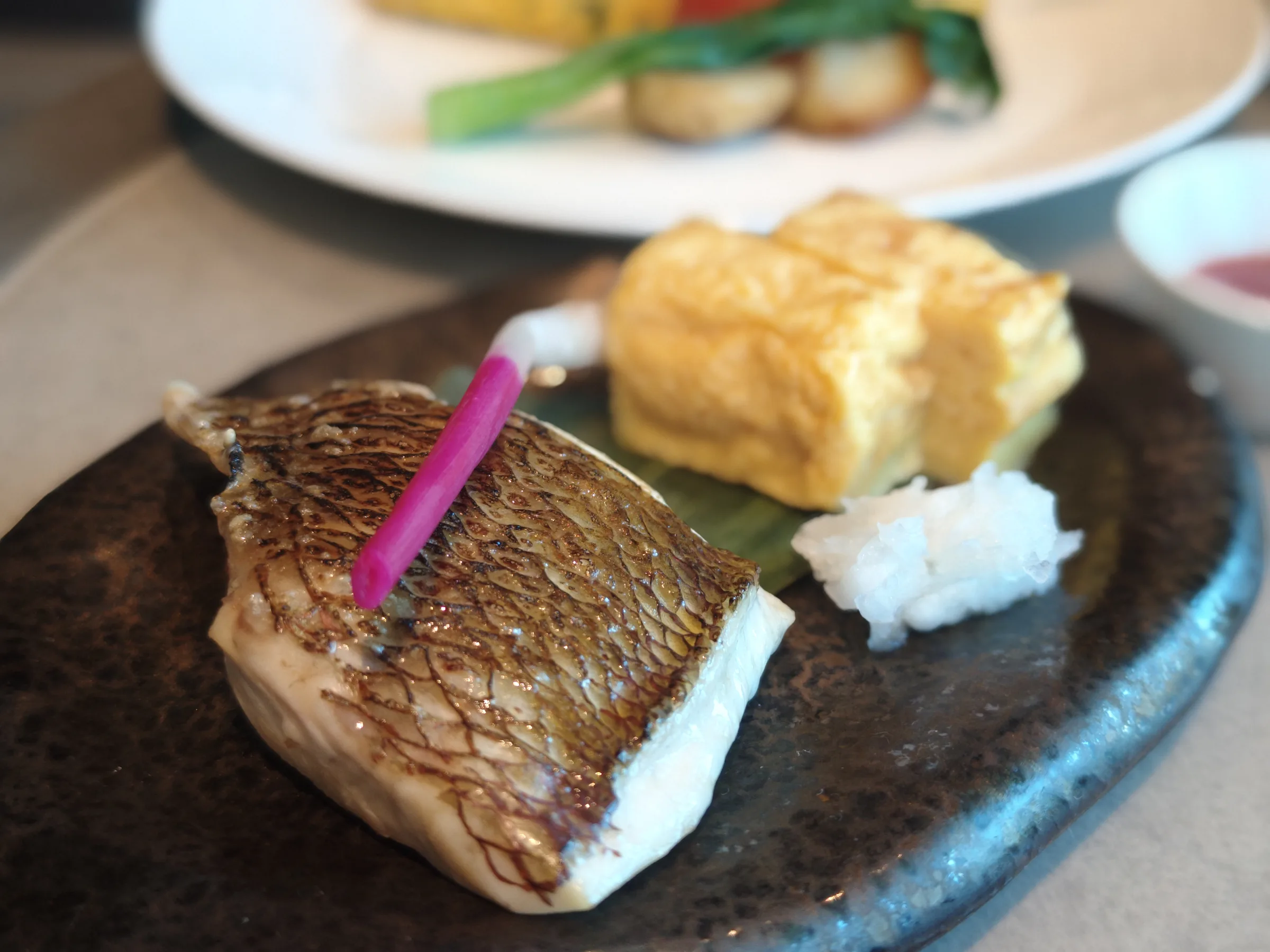 ラウンジ朝食の焼き魚と卵料理(2025年下半期)