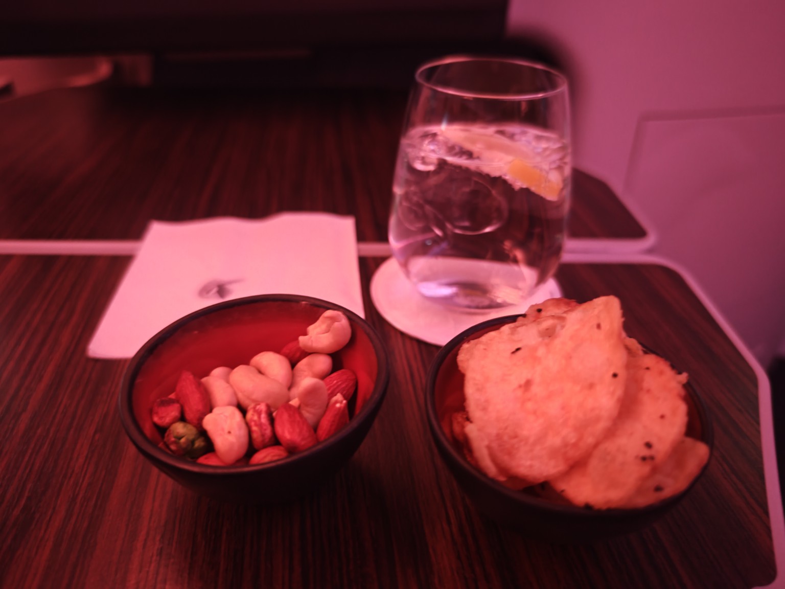 機内のナッツと飲み物