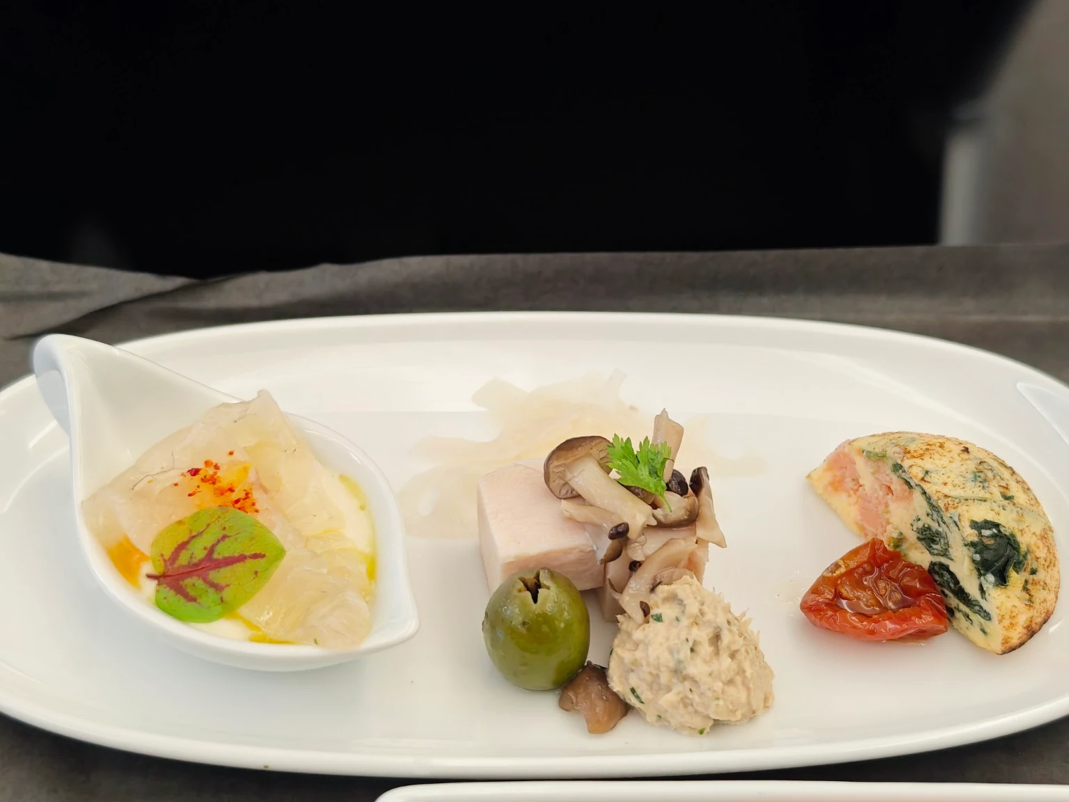 JL92ビジネスクラス機内食の前菜