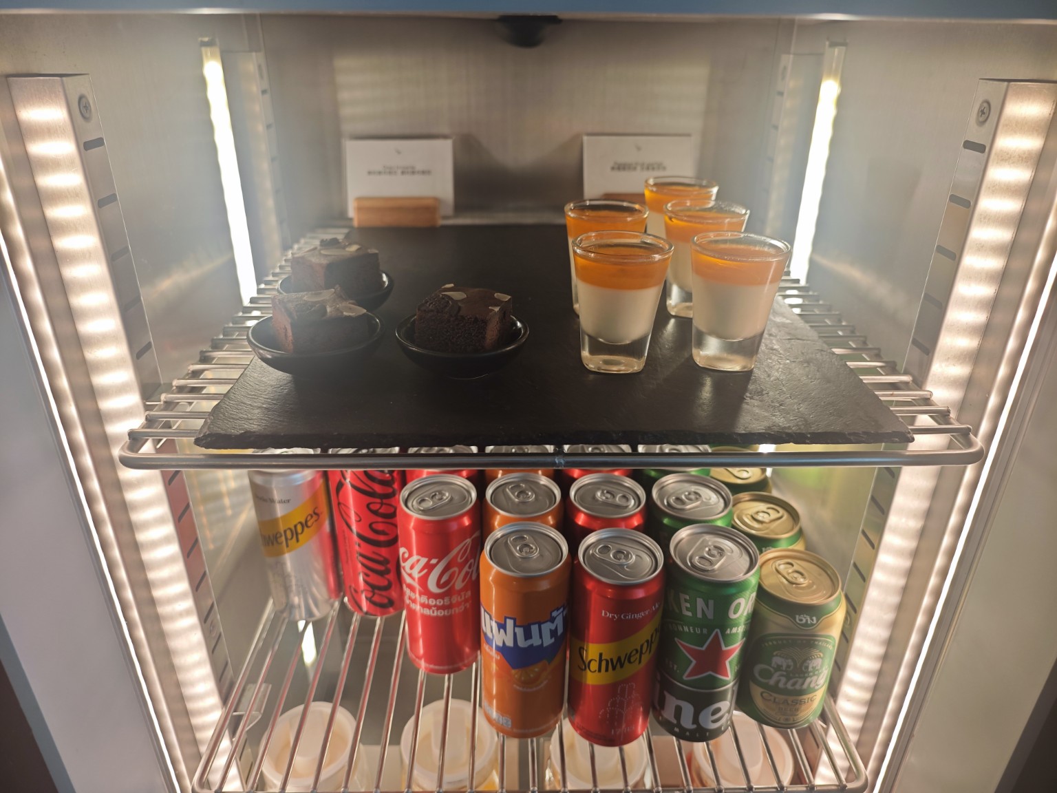 冷蔵ケースの飲み物
