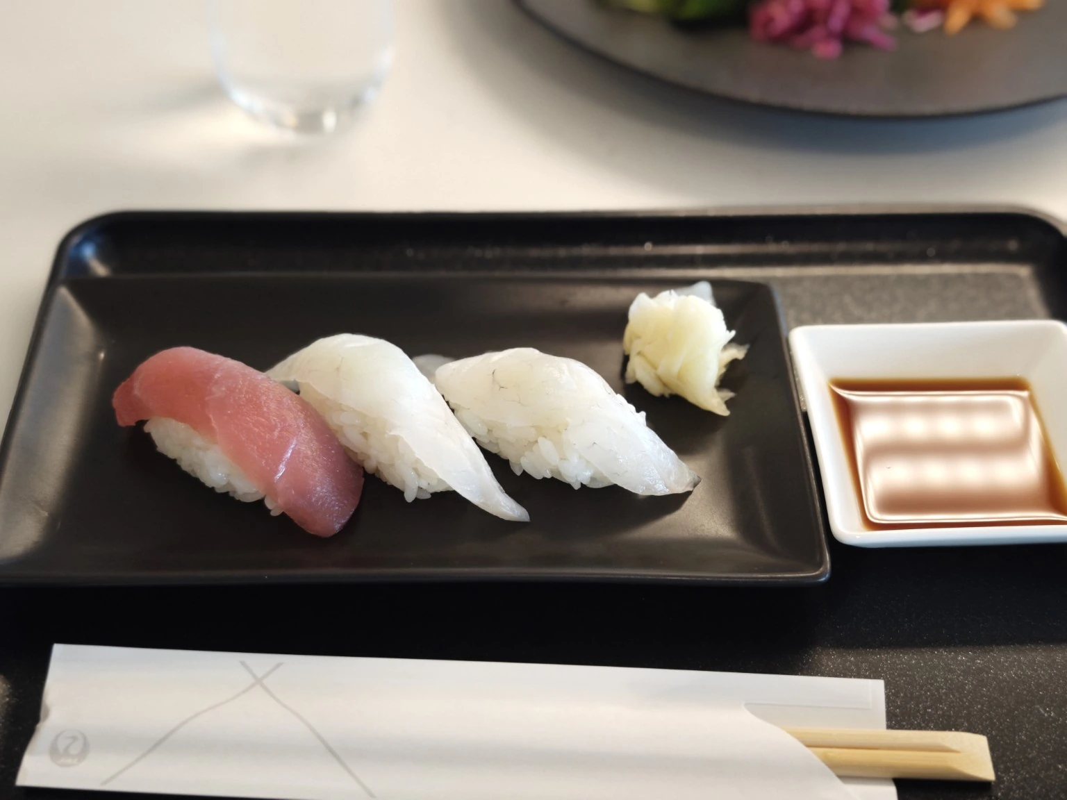 真鯛と鮪は厚切りで、食べ応えがありました。
