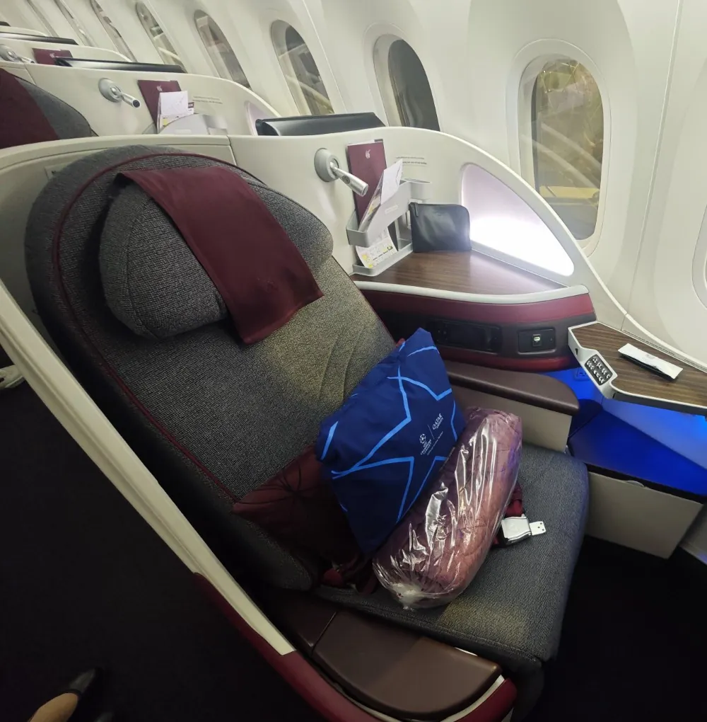 QR389の窓側ビジネスクラスシート