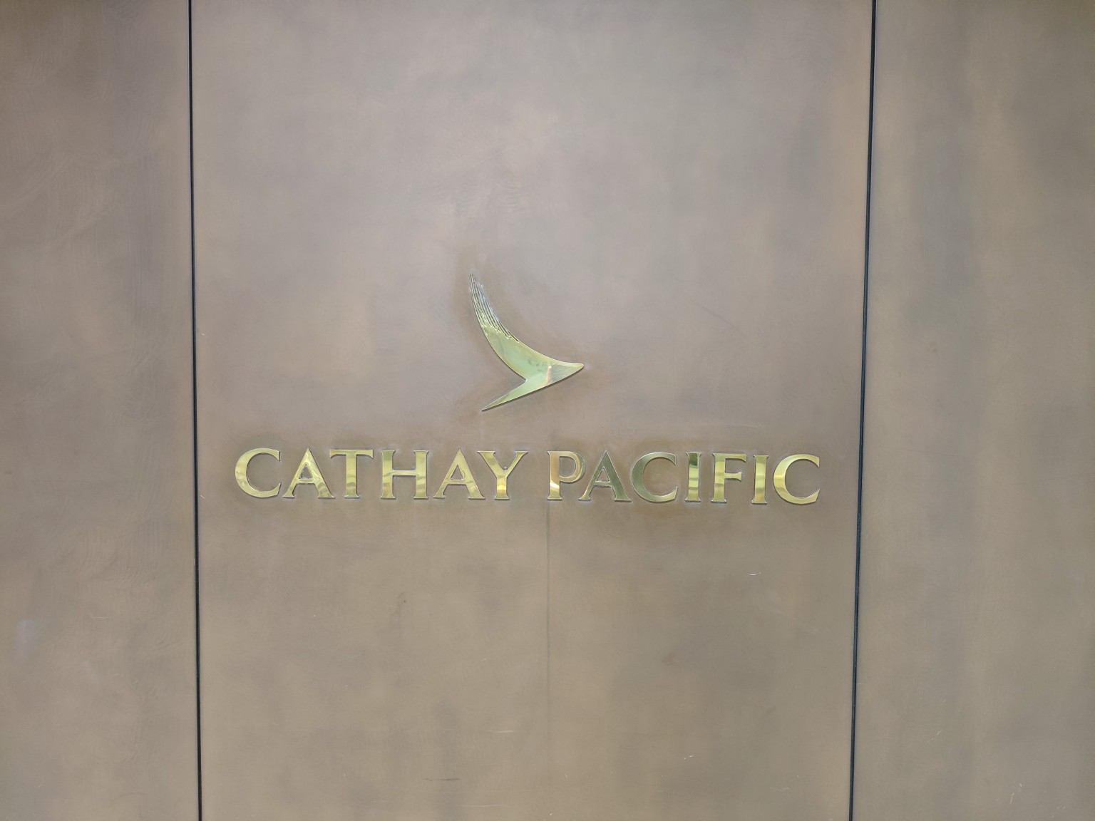 Cathay Pacific Loungeのサイン