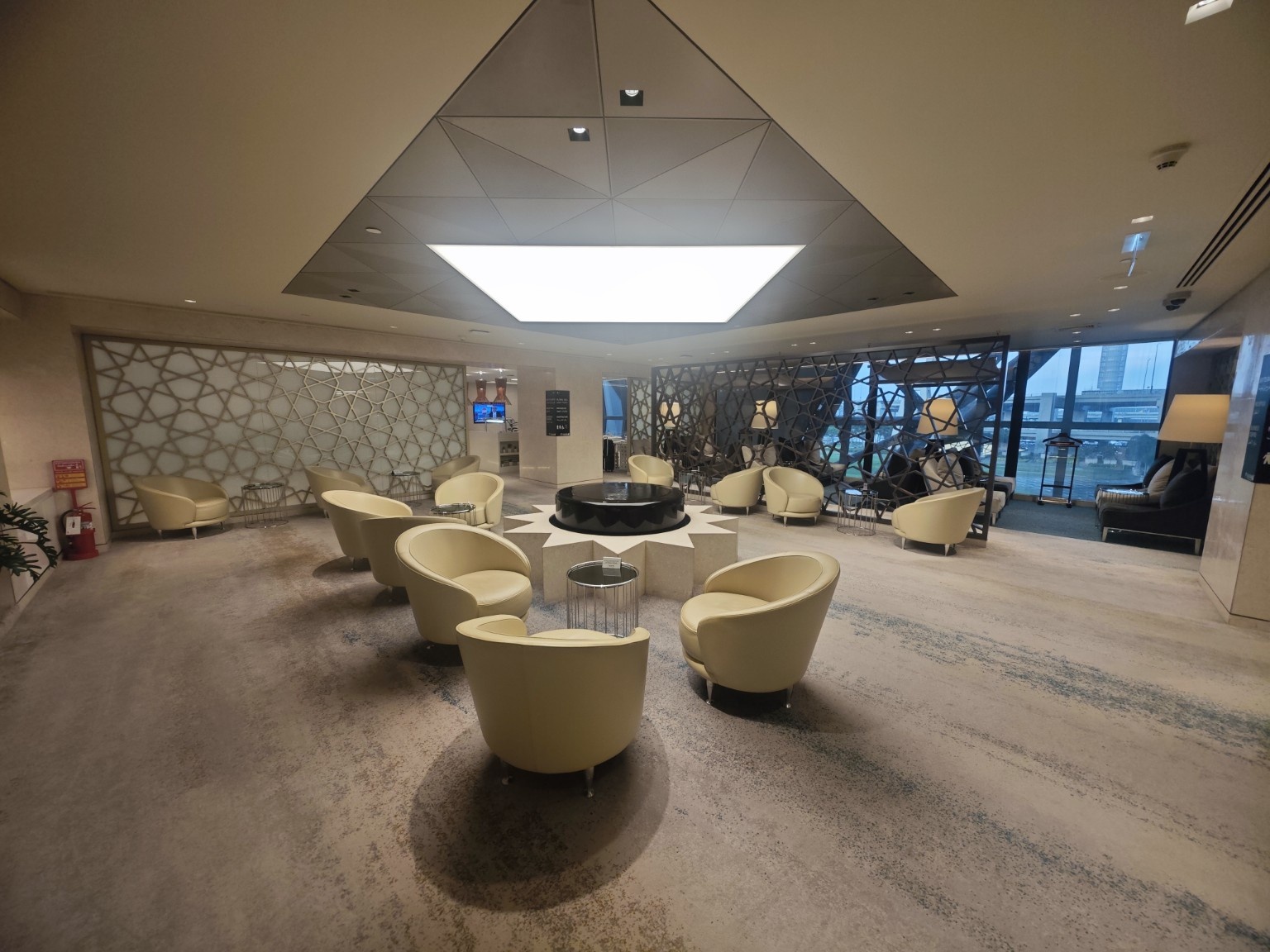 Qatar Airways Premium Loungeのラウンジ空間