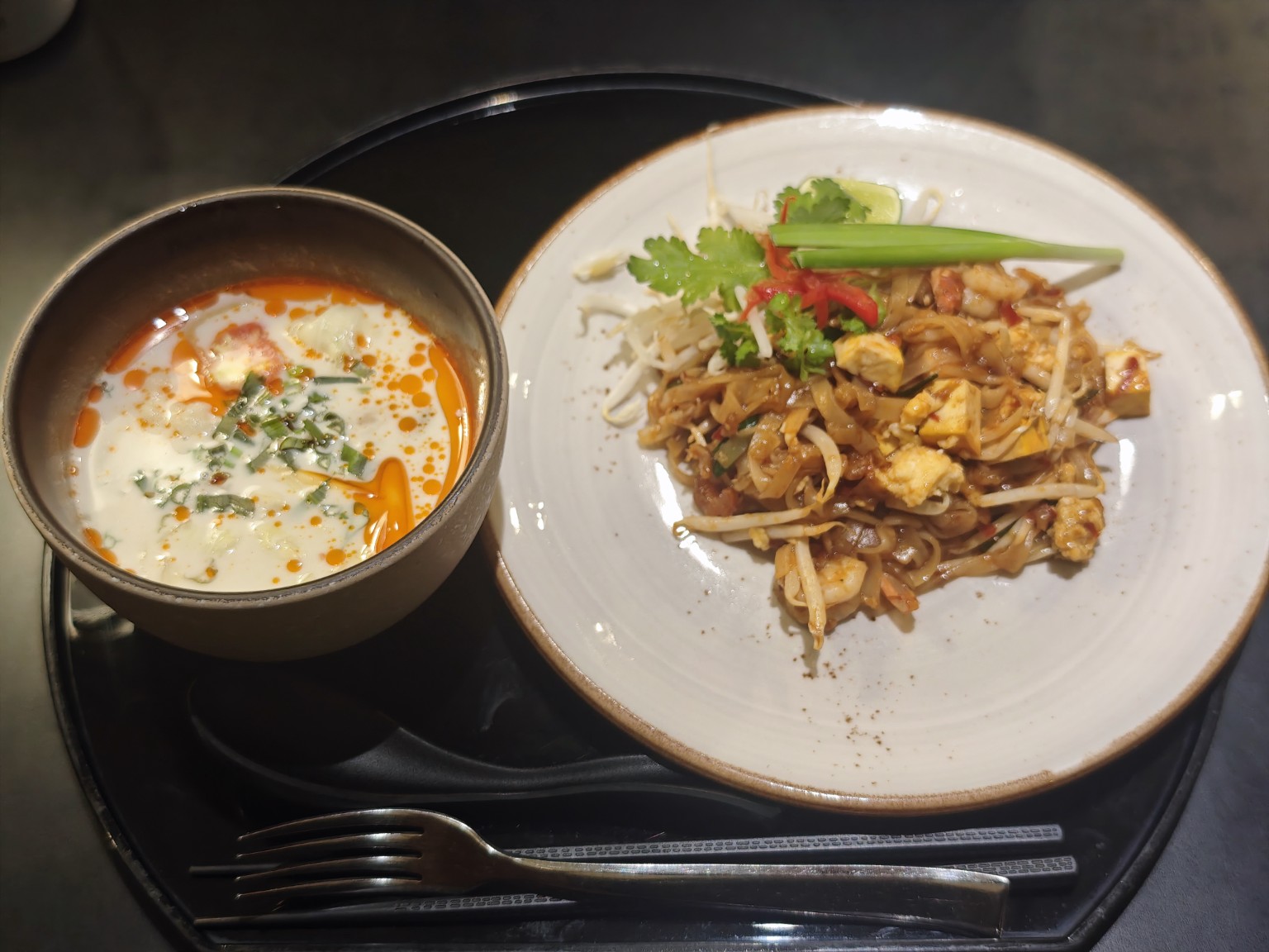 Cathay Pacific Loungeでの食事