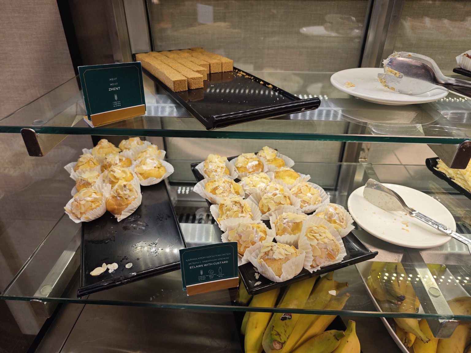 Extime Loungeのチーズなど