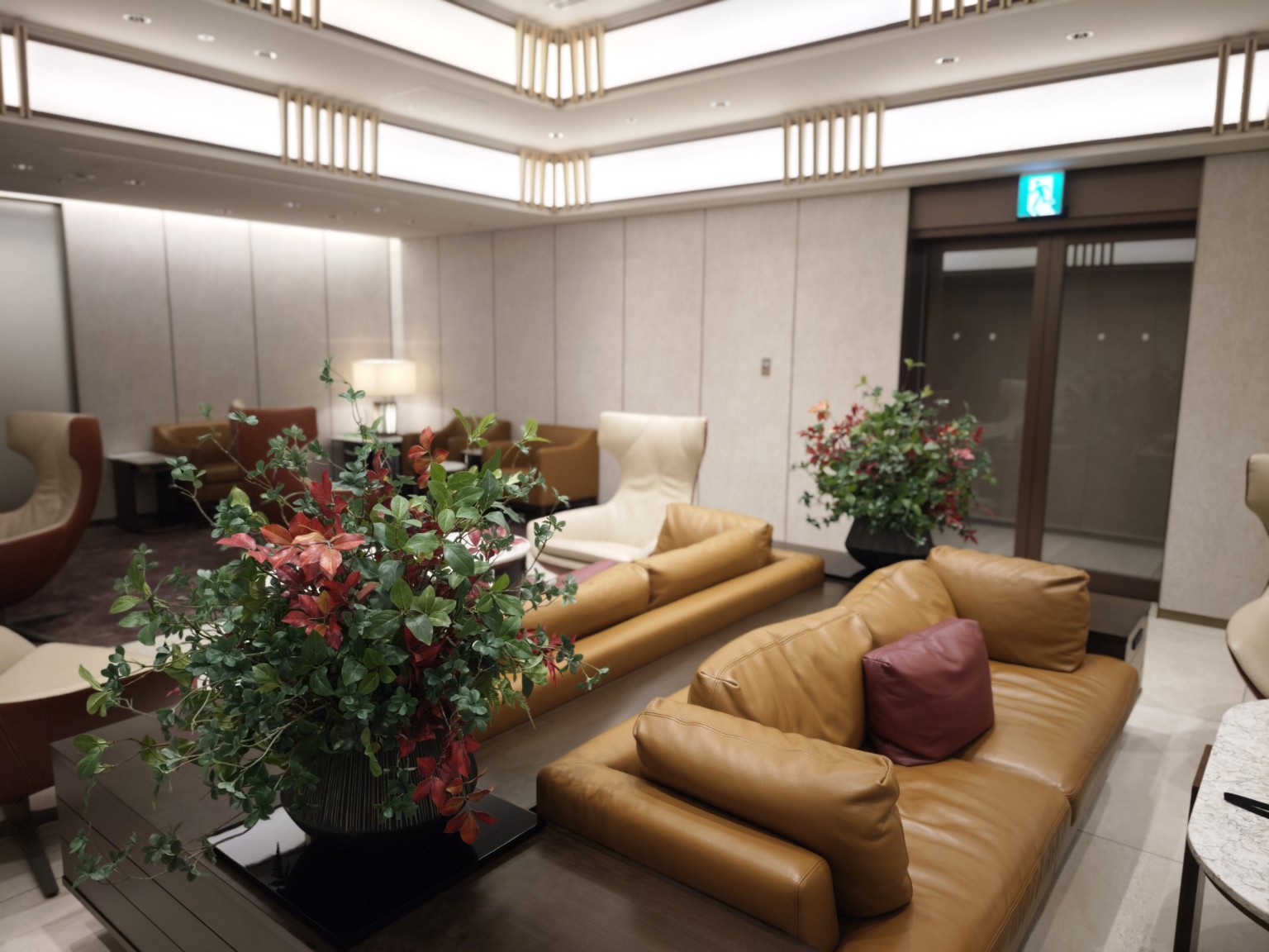 チェックイン空間のソファ席