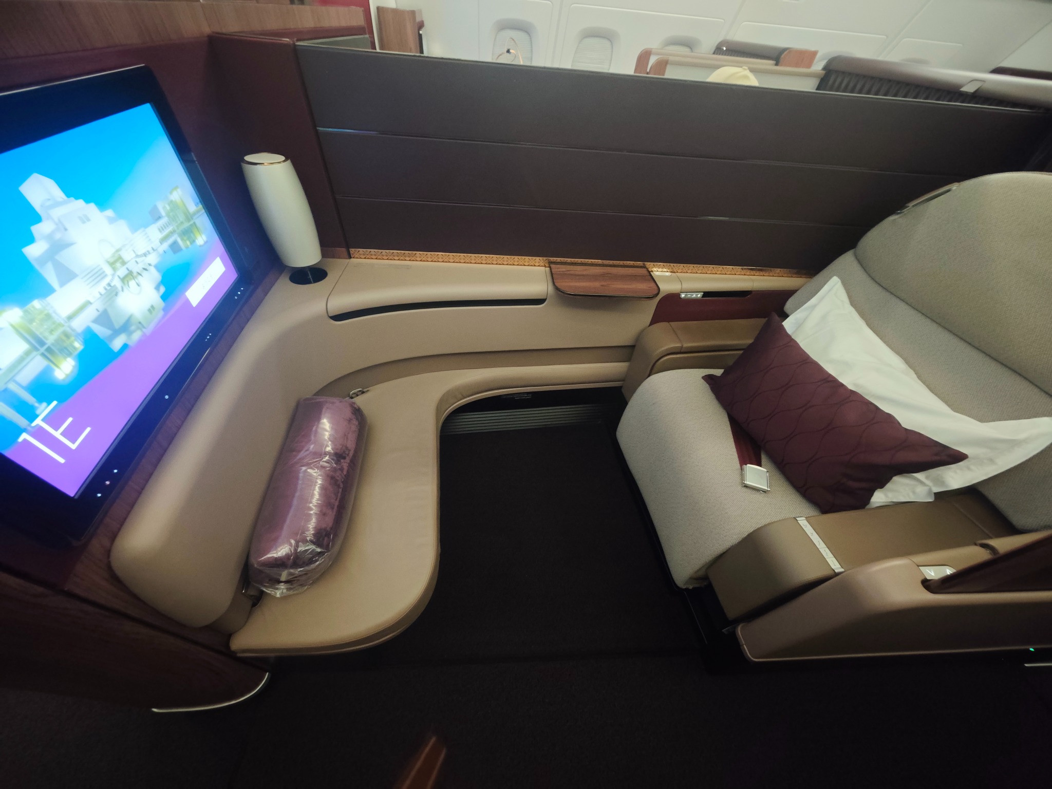 QR835で利用したA380ファーストクラスシート