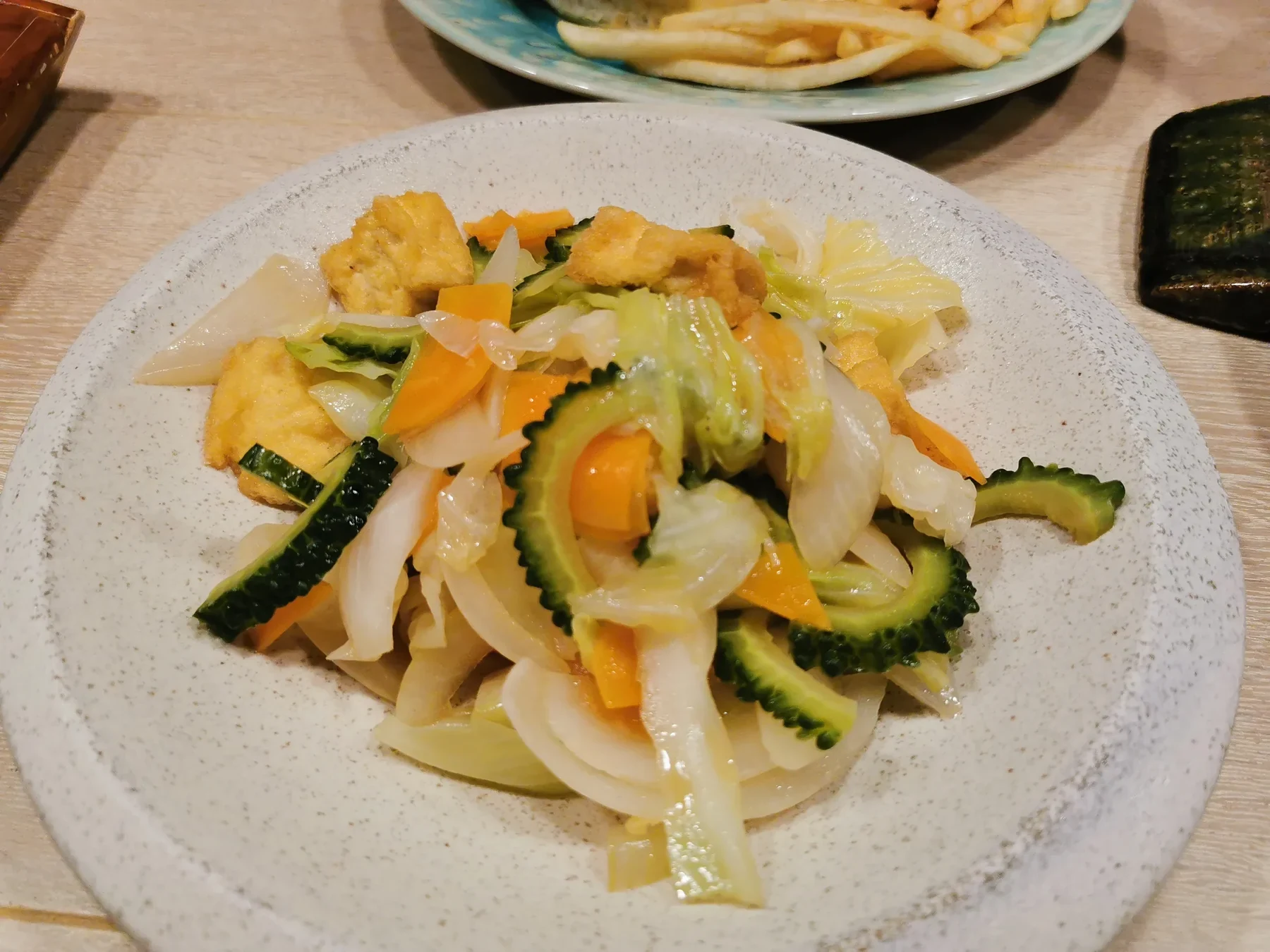 インルームダイニングで注文した料理の一例
