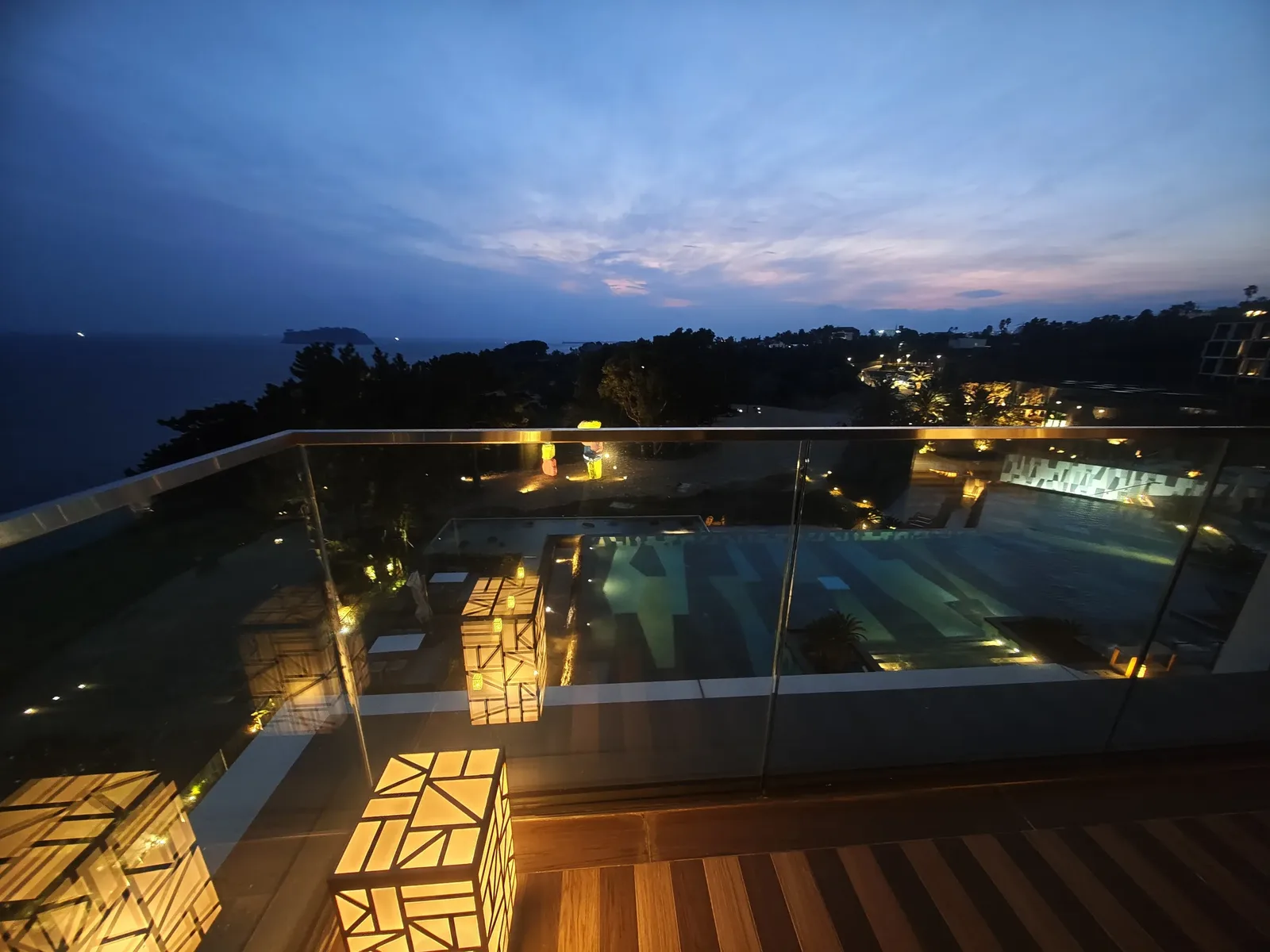 Pool deck。