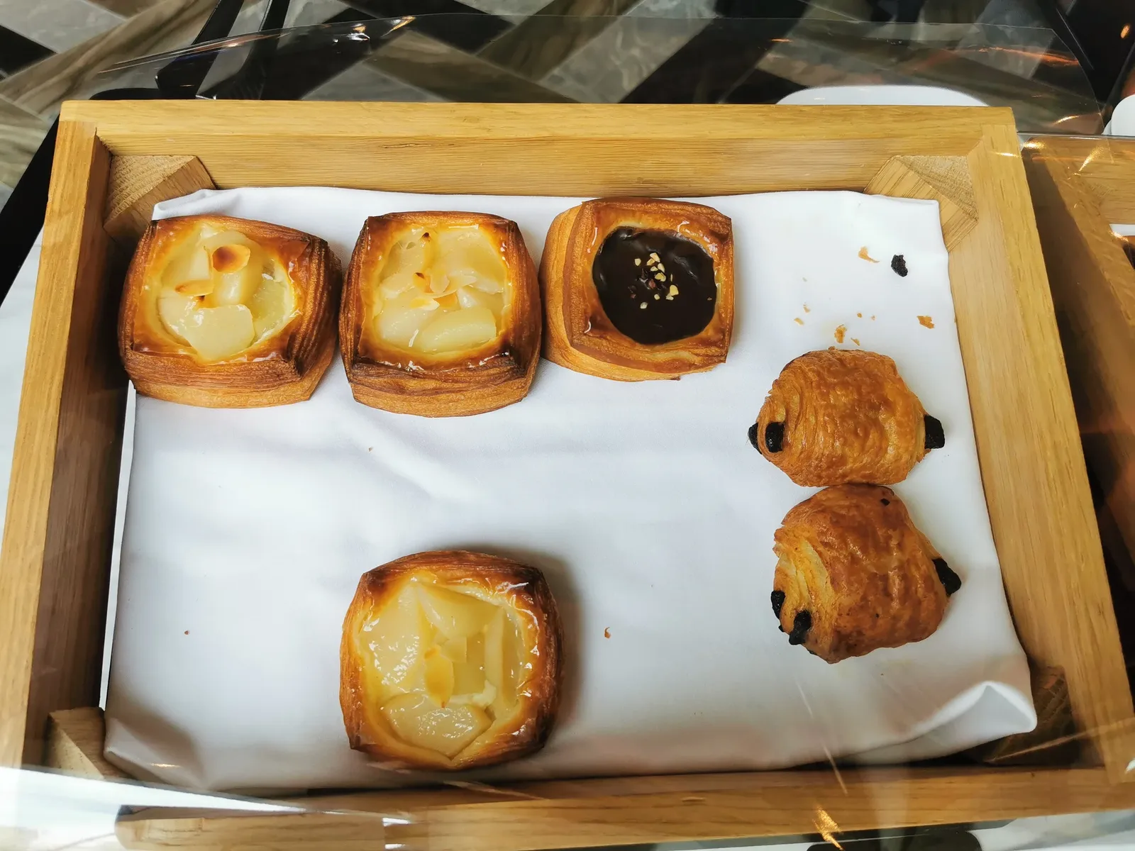 朝食プレートの一例。