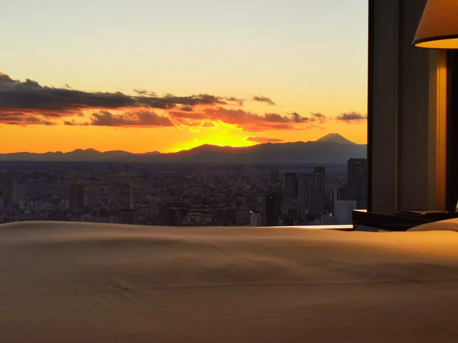夕景を望むExecutive Suite。