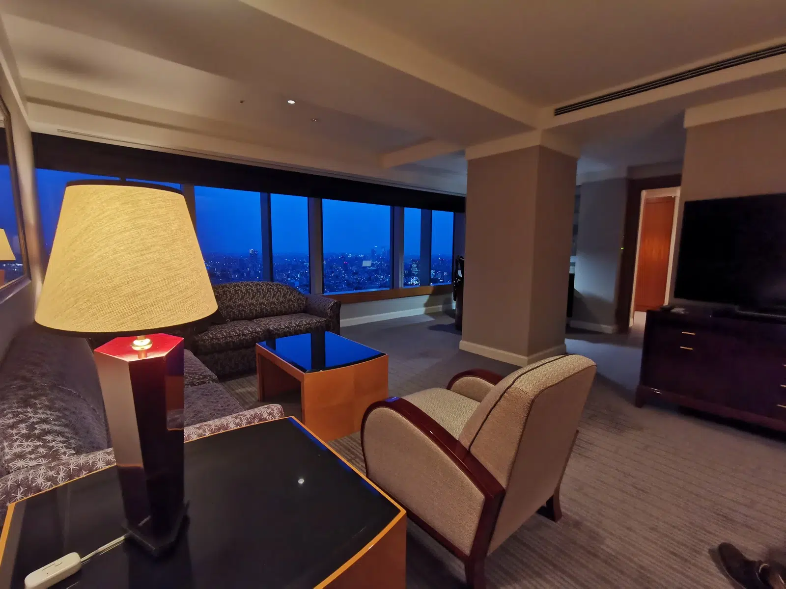 夜のCarlton Suite。