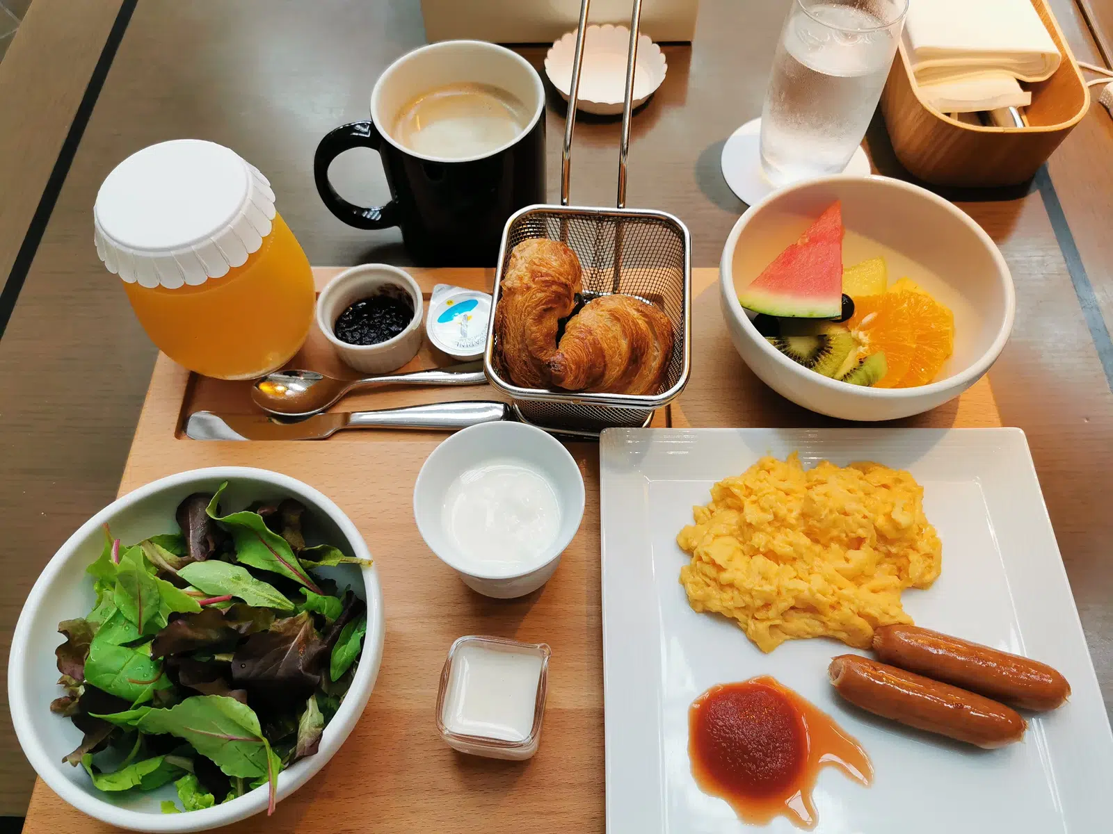 朝食プレートの一例。