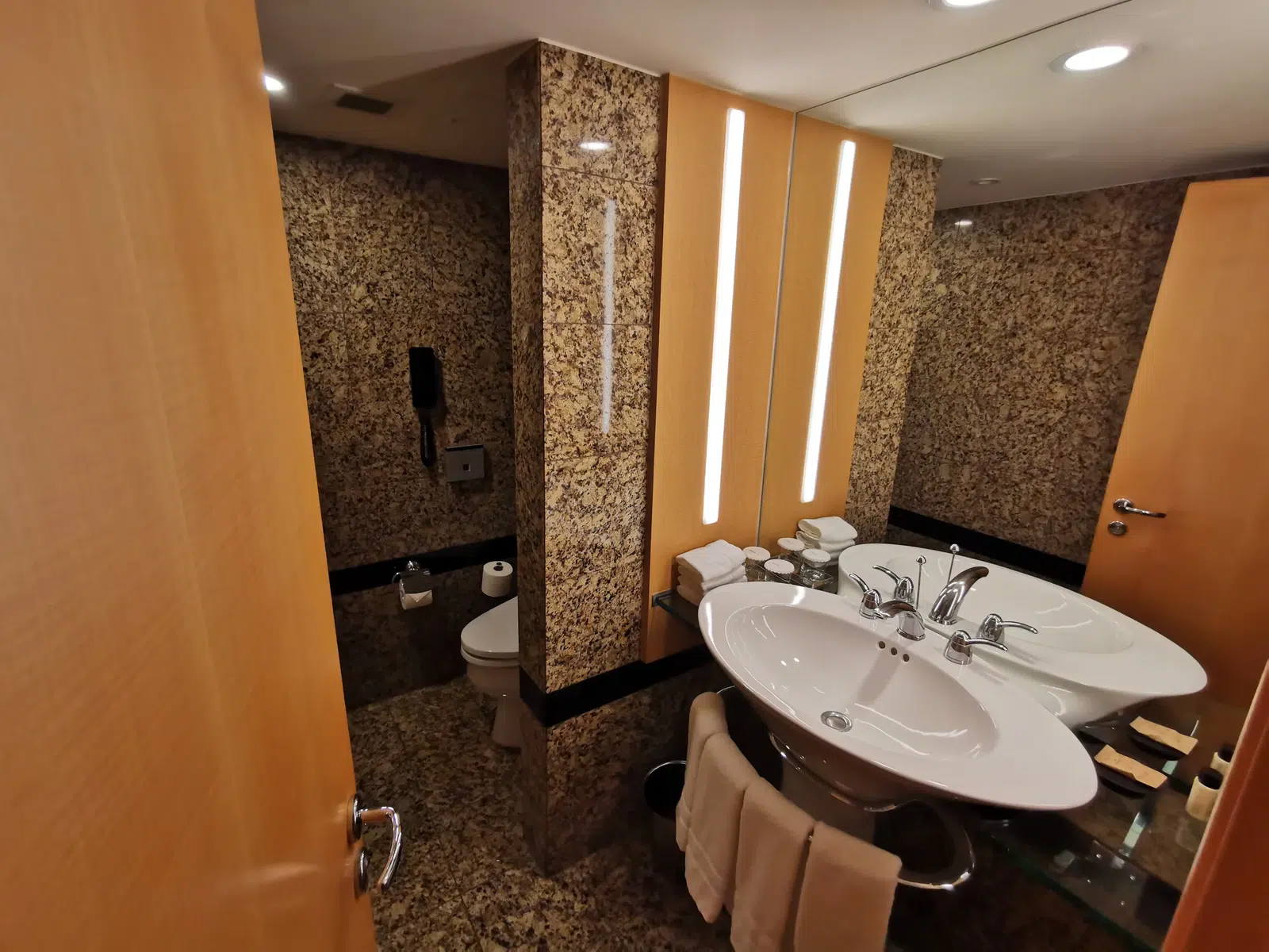 洗面・トイレ周辺。