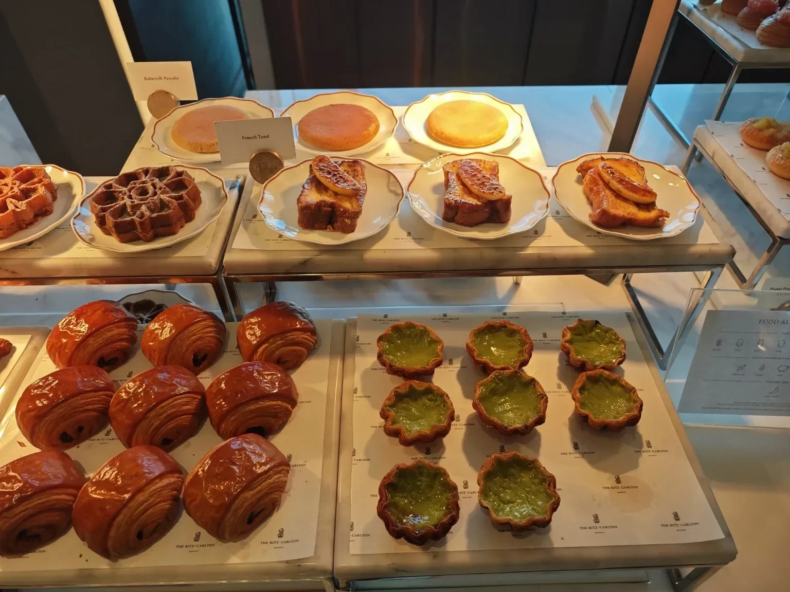 パンケーキ、フレンチトースト、ペストリー