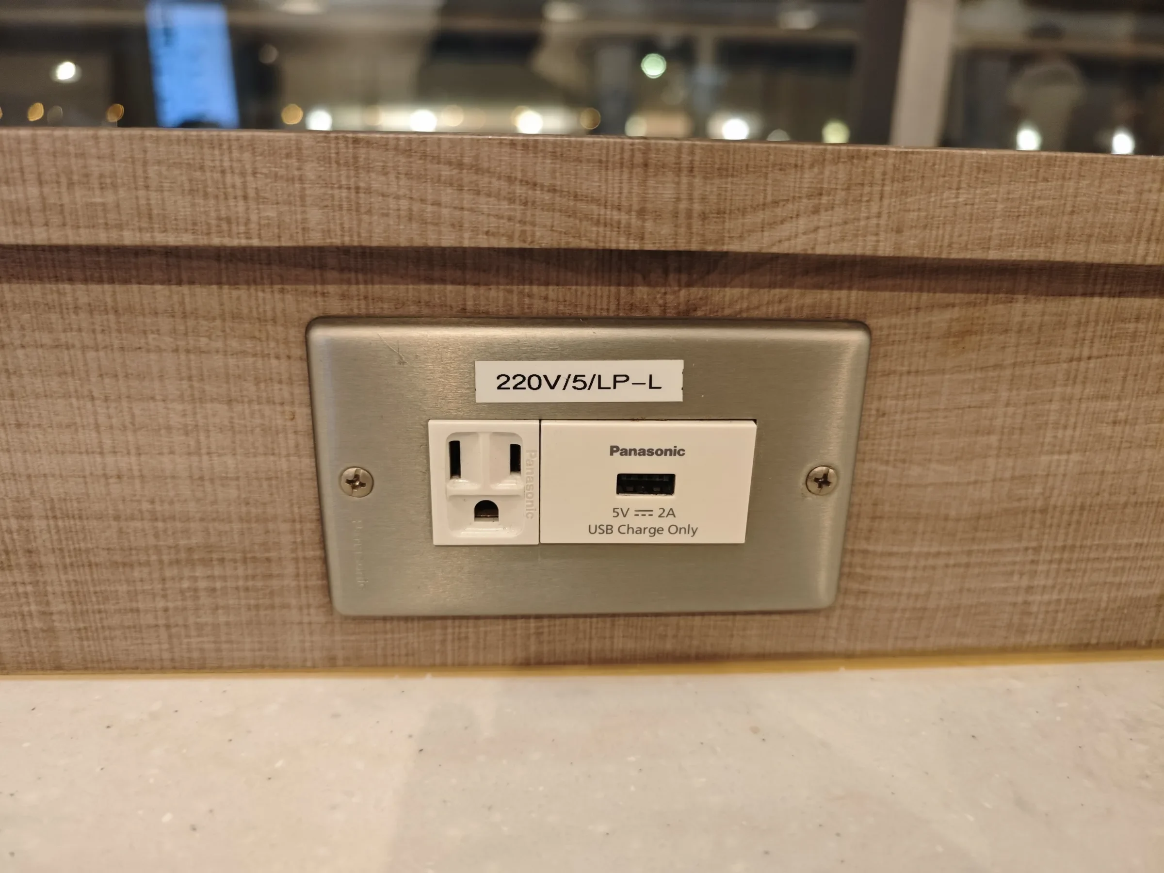 今回撮影した席の電源